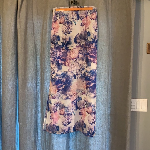 Black Swan Long Skirt - Picture 2 of 5